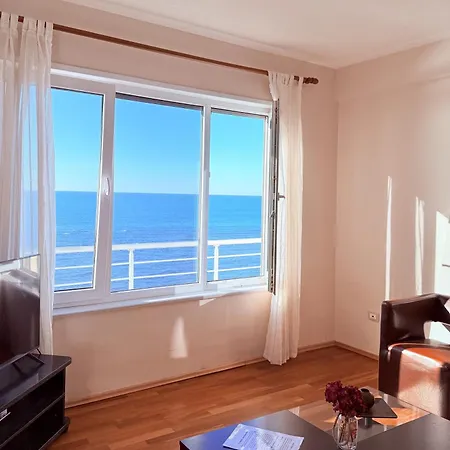 Beachfront In 072 - Happy